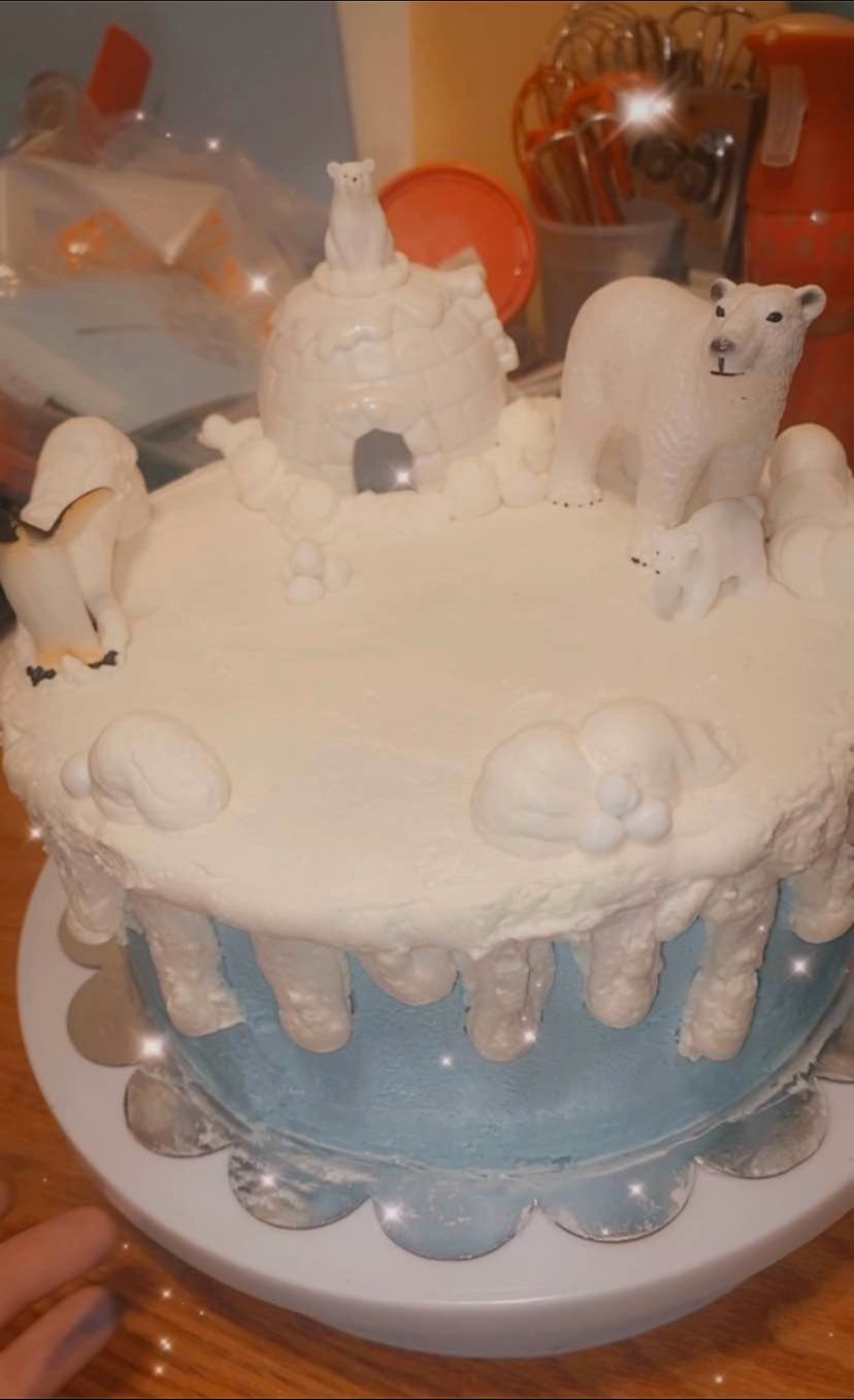 Cake decorated with blue frosting